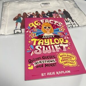 96 Facts About Taylor Swift Book and Tote Bag